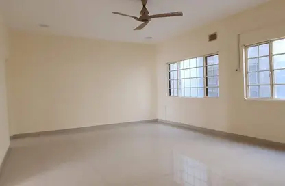 Villa - 5 Bathrooms for rent in Muharraq - Muharraq Governorate