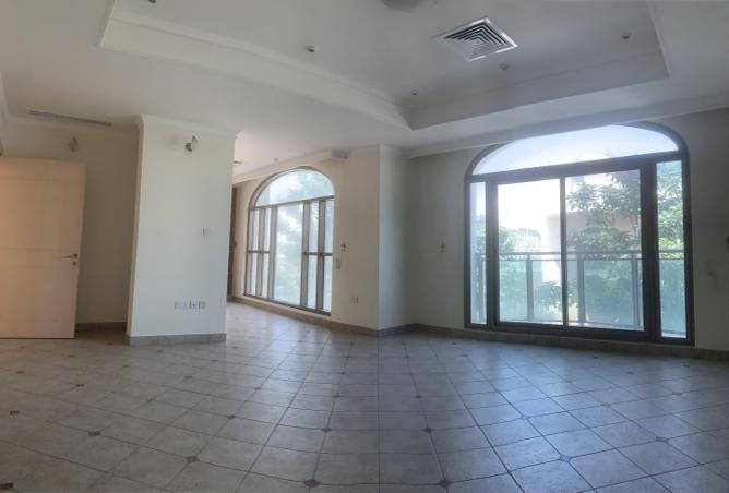 Villa - 5 Bedrooms - 6 Bathrooms for rent in Zinj - Manama - Capital Governorate