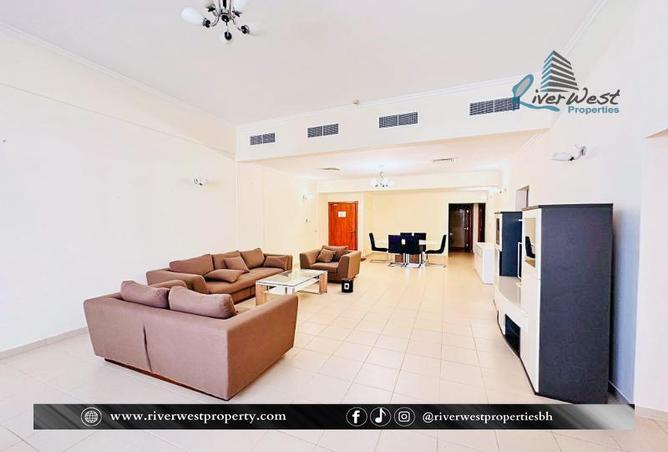 Apartment - 3 Bedrooms - 3 Bathrooms for rent in Sanabis - Manama - Capital Governorate