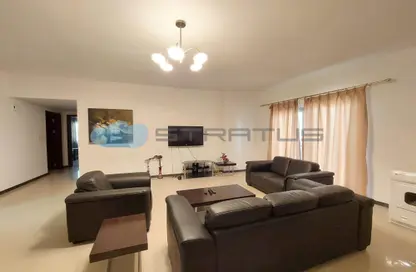 Apartment - 2 Bedrooms - 2 Bathrooms for rent in Busaiteen - Muharraq Governorate