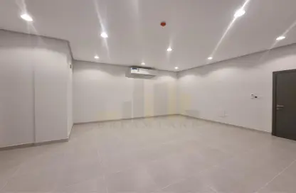 Apartment - 2 Bedrooms - 2 Bathrooms for rent in Busaiteen - Muharraq Governorate