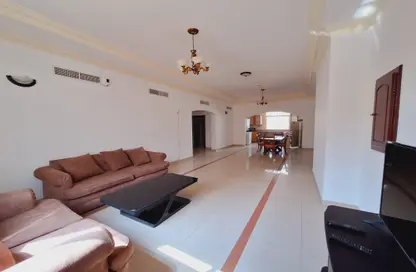 Apartment - 2 Bedrooms - 2 Bathrooms for rent in Al Juffair - Capital Governorate