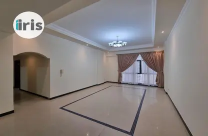 Apartment - 3 Bedrooms - 3 Bathrooms for rent in Al Juffair - Capital Governorate