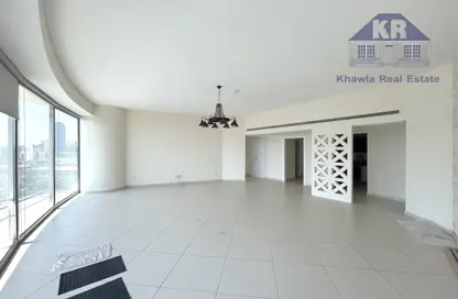 Apartment - 2 Bedrooms - 3 Bathrooms for sale in Sanabis - Manama - Capital Governorate