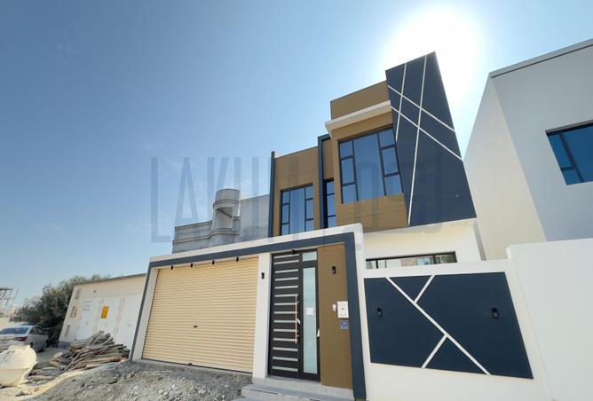 Villa - 5 Bedrooms - 5 Bathrooms for sale in Malkiyah - Northern Governorate