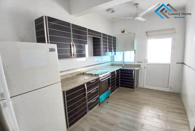 Apartment - 3 Bedrooms - 2 Bathrooms for rent in Busaiteen - Muharraq Governorate