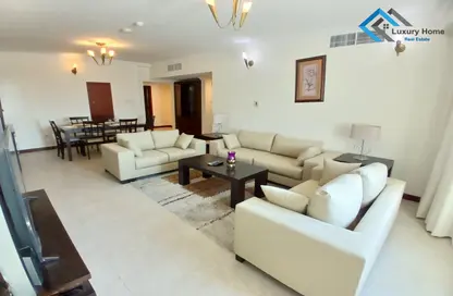 Apartment - 2 Bedrooms - 2 Bathrooms for rent in Busaiteen - Muharraq Governorate