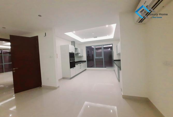 Apartment - 2 Bedrooms - 3 Bathrooms for rent in Busaiteen - Muharraq Governorate