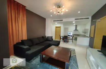 Living / Dining Room image for: Apartment - 1 Bedroom - 2 Bathrooms for rent in Seef - Capital Governorate, Image 1