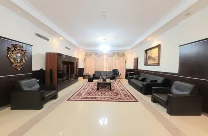 Apartment - 3 Bedrooms - 3 Bathrooms for rent in Al Juffair - Capital Governorate