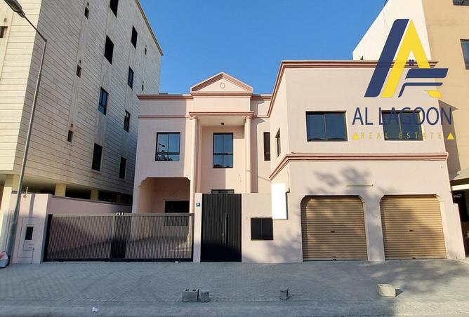 Villa - 5 Bedrooms - 5 Bathrooms for sale in Tubli - Central Governorate