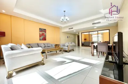 Apartment - 2 Bedrooms - 3 Bathrooms for rent in Mahooz - Manama - Capital Governorate