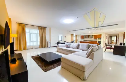 Apartment - 2 Bedrooms - 3 Bathrooms for rent in Busaiteen - Muharraq Governorate