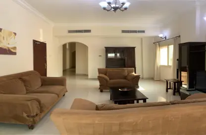 Apartment - 3 Bedrooms - 3 Bathrooms for rent in Al Juffair - Capital Governorate