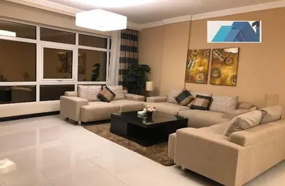 Apartment - 2 Bedrooms - 3 Bathrooms for rent in Al Juffair - Capital Governorate