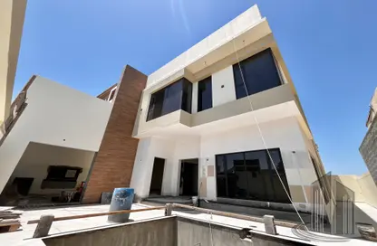 Villa - 5 Bedrooms - 7 Bathrooms for sale in Arad - Muharraq Governorate