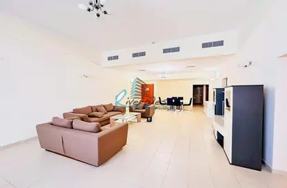 Apartment - 3 Bedrooms - 3 Bathrooms for rent in Sanabis - Manama - Capital Governorate