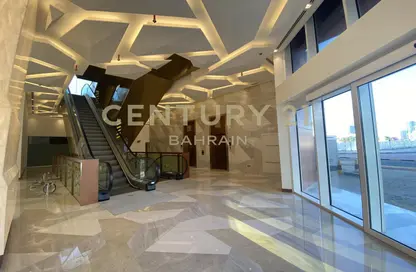 Retail - Studio - 6 Bathrooms for rent in Seef - Capital Governorate