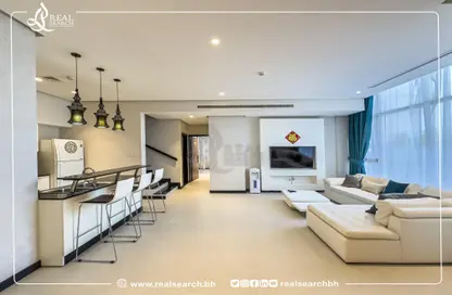 Duplex - 3 Bedrooms - 4 Bathrooms for rent in Reef Island - Capital Governorate