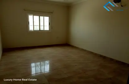 Apartment - 3 Bedrooms - 2 Bathrooms for rent in Busaiteen - Muharraq Governorate