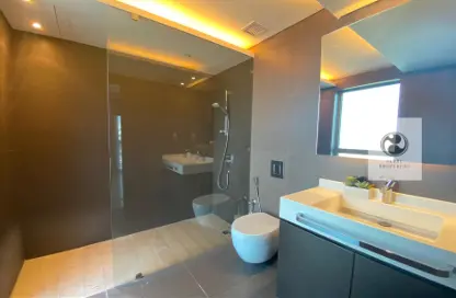 Bathroom image for: Apartment - 2 Bedrooms - 2 Bathrooms for rent in Reef Island - Capital Governorate, Image 1