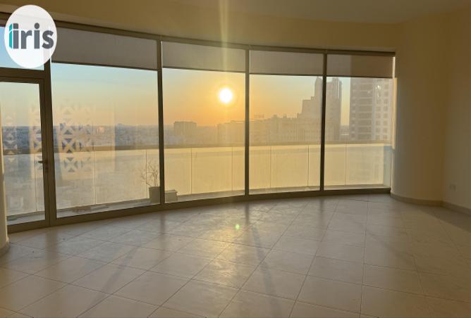 Apartment - 2 Bedrooms - 2 Bathrooms for rent in Sanabis - Manama - Capital Governorate