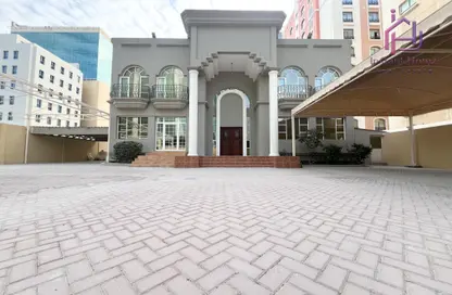 Villa - Studio - 4 Bathrooms for rent in Seef - Capital Governorate