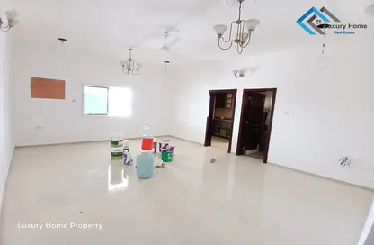 Apartment - 3 Bedrooms - 3 Bathrooms for rent in Busaiteen - Muharraq Governorate