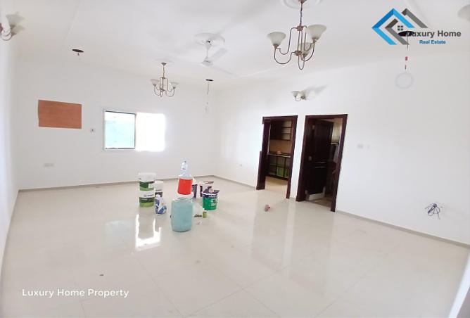 Apartment - 3 Bedrooms - 3 Bathrooms for rent in Busaiteen - Muharraq Governorate