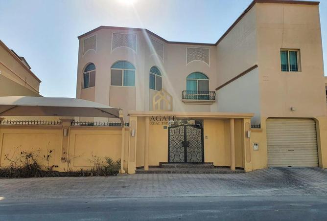 Villa - 4 Bedrooms - 5 Bathrooms for rent in Busaiteen - Muharraq Governorate