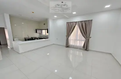 Apartment - 2 Bedrooms - 2 Bathrooms for rent in Shakhura - Northern Governorate