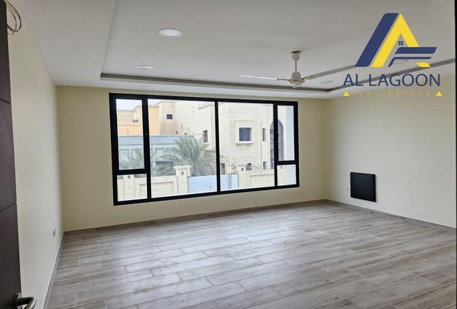 Apartment - 3 Bedrooms - 3 Bathrooms for rent in Busaiteen - Muharraq Governorate