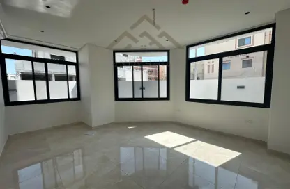 Apartment - 2 Bedrooms - 2 Bathrooms for rent in Busaiteen - Muharraq Governorate