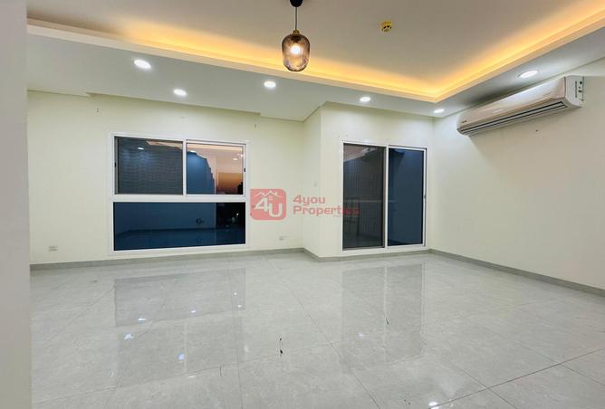 Apartment - 2 Bedrooms - 3 Bathrooms for rent in Janabiya - Northern Governorate