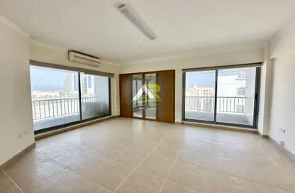 Office Space - Studio - 2 Bathrooms for rent in Sanabis - Manama - Capital Governorate