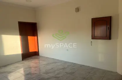 Apartment - 3 Bedrooms - 2 Bathrooms for rent in Al Burhama - Manama - Capital Governorate