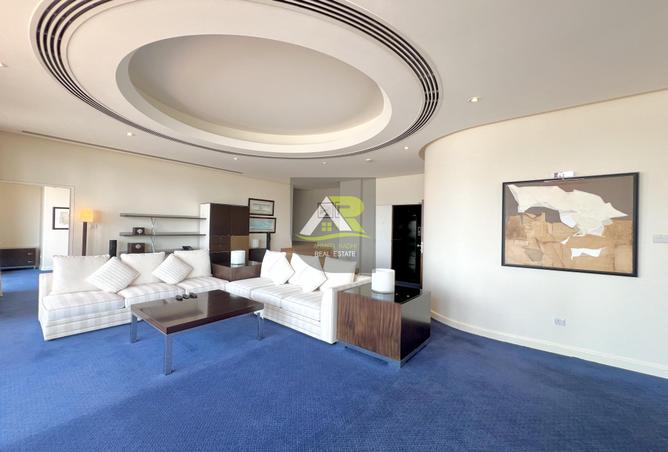 Duplex - 3 Bedrooms - 4 Bathrooms for rent in Seef - Capital Governorate