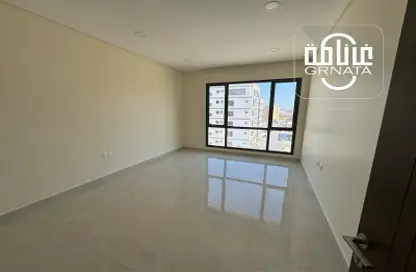 Apartment - 2 Bedrooms - 2 Bathrooms for rent in Al Burhama - Manama - Capital Governorate