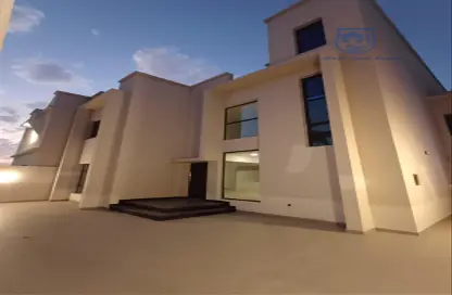 Villa - 4 Bedrooms - 6 Bathrooms for rent in Sanad - Central Governorate