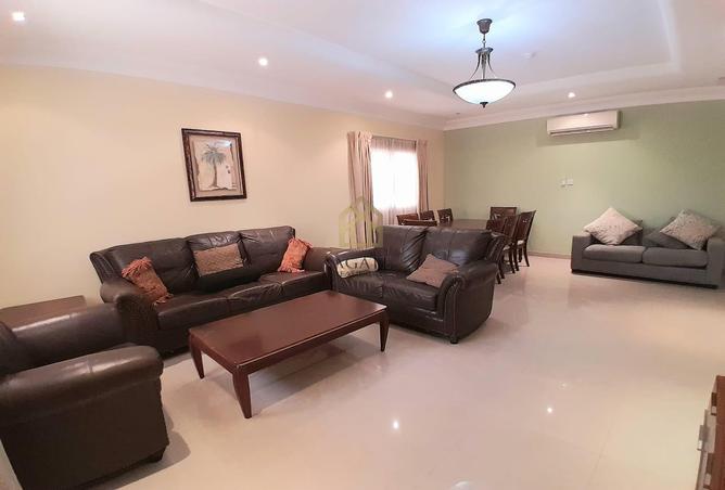 Apartment - 3 Bedrooms - 3 Bathrooms for rent in Al Juffair - Capital Governorate