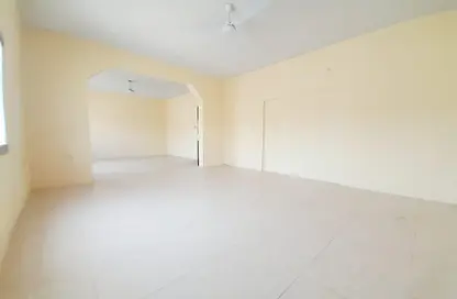 Apartment - 2 Bedrooms - 2 Bathrooms for rent in Um Al Hasam - Manama - Capital Governorate