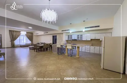 Compound - 2 Bedrooms - 3 Bathrooms for rent in Janabiya - Northern Governorate