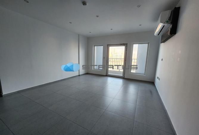 Apartment - 1 Bedroom - 1 Bathroom for rent in Sanabis - Manama - Capital Governorate