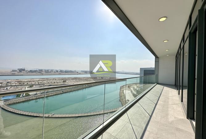 Apartment - 3 Bedrooms - 4 Bathrooms for rent in Canal View - Dilmunia Island - Muharraq Governorate