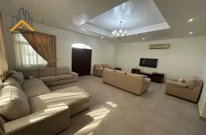 Villa - 3 Bedrooms - 4 Bathrooms for rent in Busaiteen - Muharraq Governorate