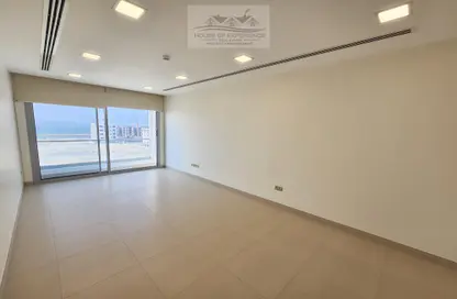 Apartment - 2 Bedrooms - 2 Bathrooms for rent in Hidd - Muharraq Governorate