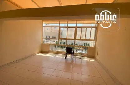 Apartment - 5 Bedrooms - 2 Bathrooms for rent in Mahooz - Manama - Capital Governorate