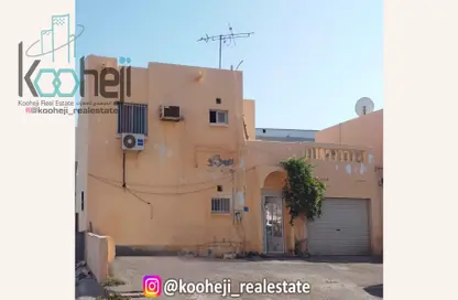 Villa - 3 Bedrooms - 3 Bathrooms for sale in Isa Town - Central Governorate