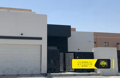 Villa - 4 Bedrooms - 4 Bathrooms for rent in Hamad Town - Northern Governorate