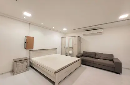 Apartment - 1 Bathroom for rent in Segaya - Manama - Capital Governorate